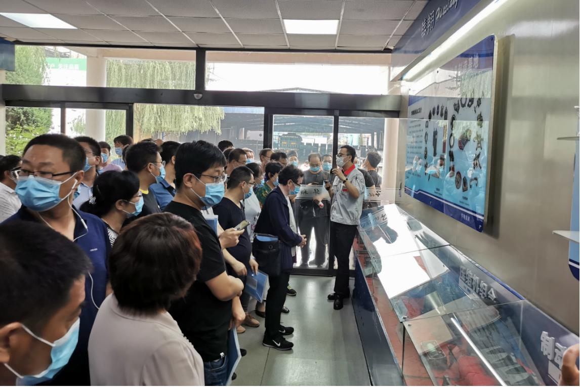 全市復制推廣華翔“雙創(chuàng)”經(jīng)驗推進會召開