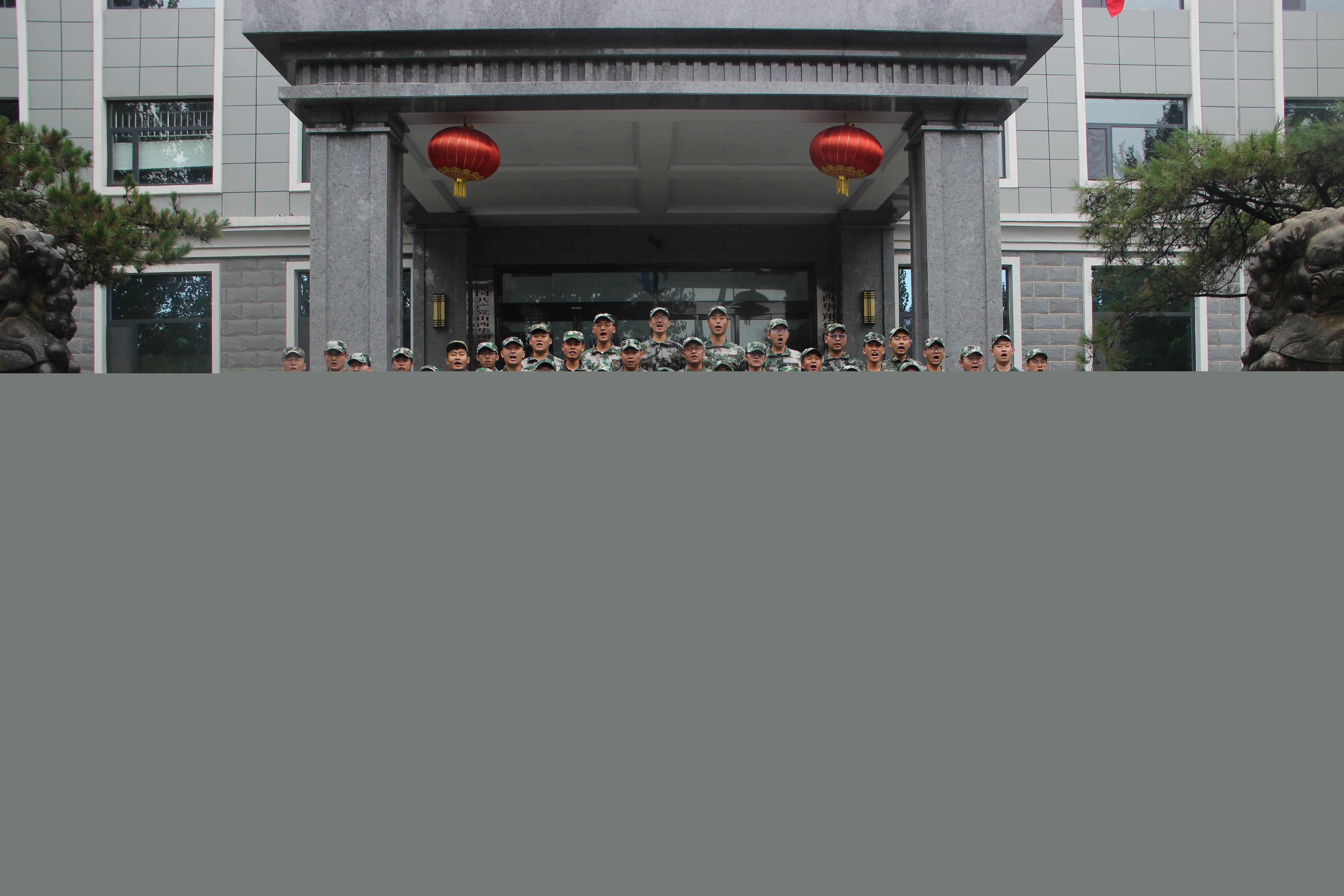 華翔集團舉辦2022年校招畢業(yè)生軍訓匯演暨入職見面會