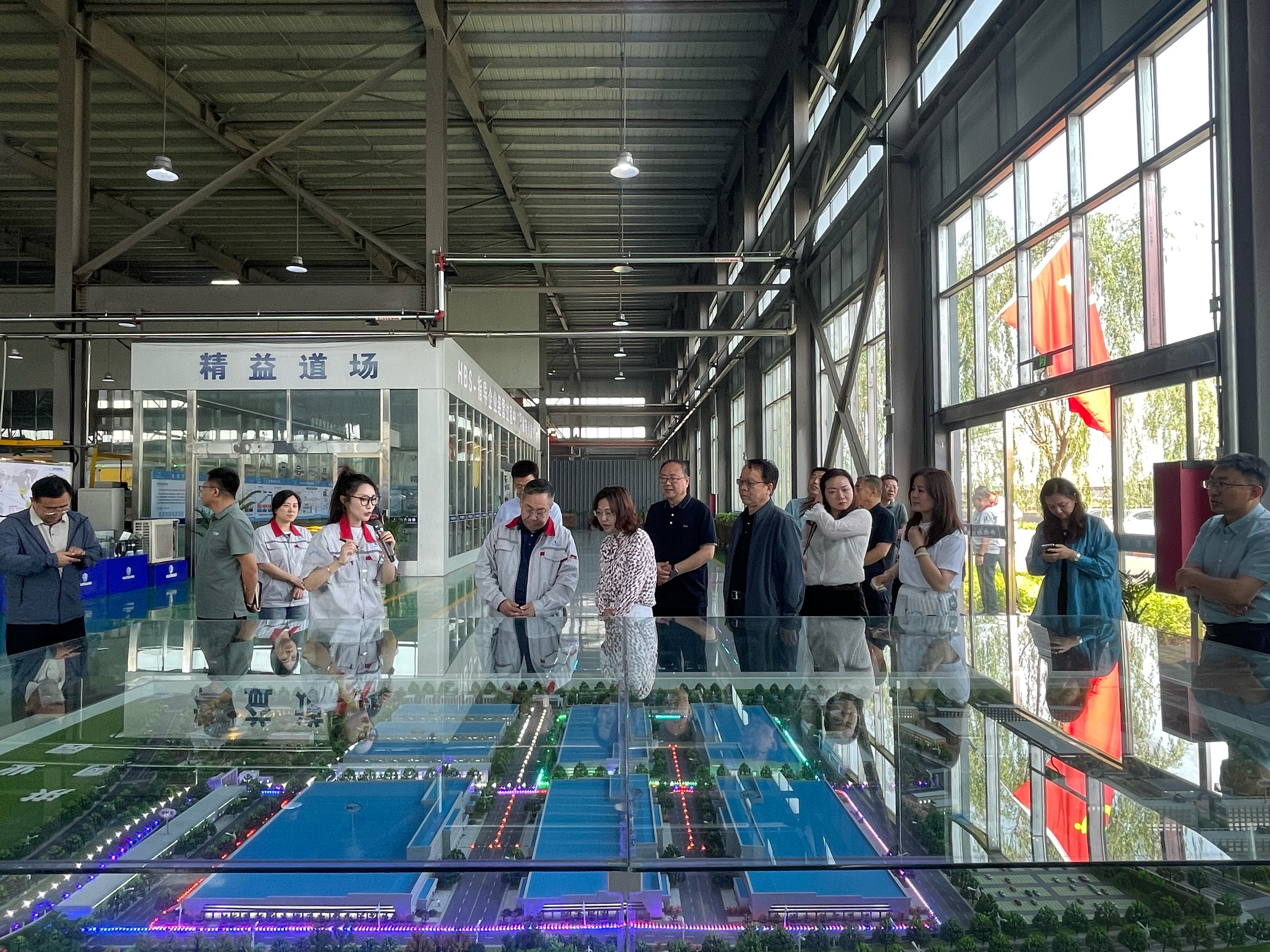 克拉瑪依市政協(xié)一行赴華翔集團調研