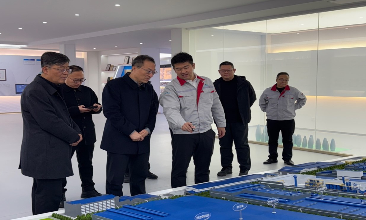 臨汾經(jīng)濟(jì)開(kāi)發(fā)區(qū)黨工委書(shū)記、管委會(huì)主任白建成一行深入華翔圣德曼新能源汽車(chē)零部件產(chǎn)業(yè)園調(diào)研