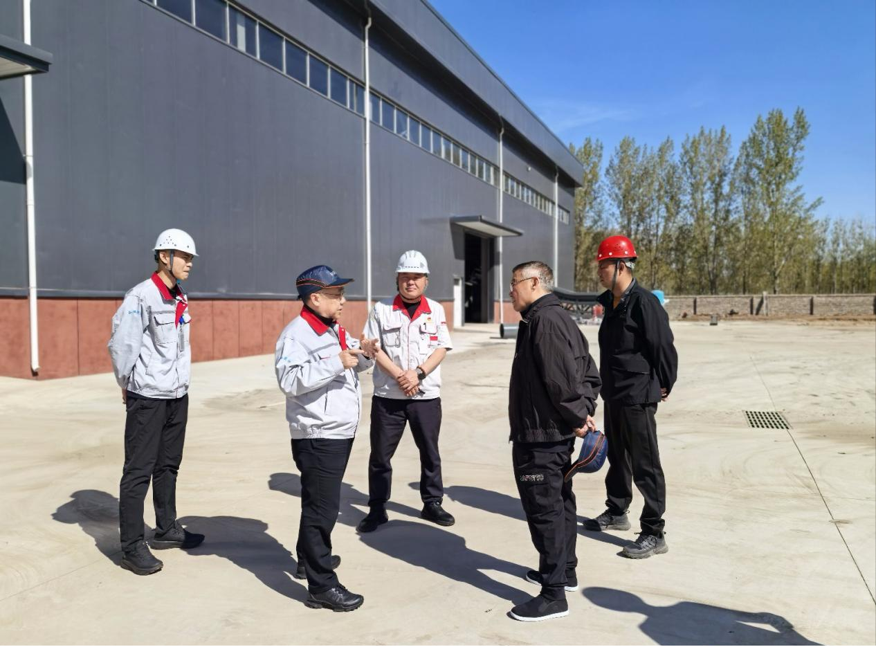 筑牢安全防線(xiàn) 情暖堅(jiān)守初心 ——華翔集團(tuán)黨委書(shū)記、董事長(zhǎng)王春翔深入工廠(chǎng)開(kāi)展慰問(wèn)巡查工作